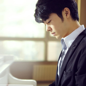 公车上拨开岳双腿进入电影
